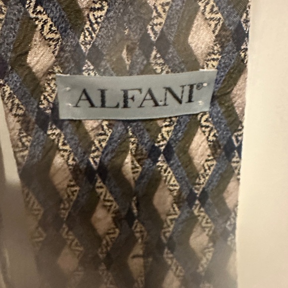 Elegant Patterned Tie Collection - Picture 5 of 10